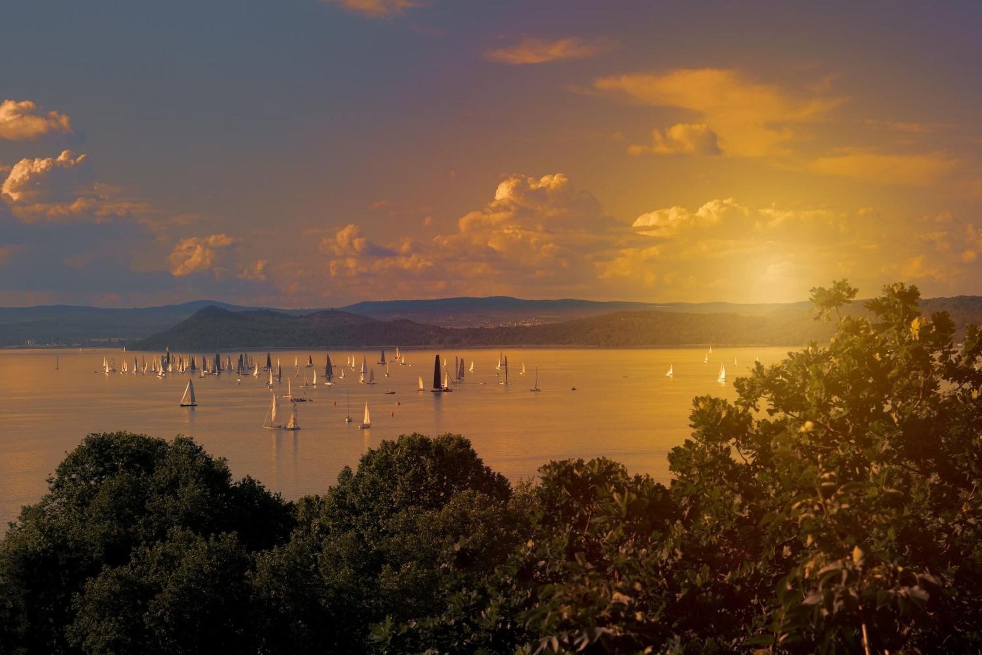 Lake Side Luxury Steps To The Lake Lela - Happy Rentals Balatonlelle Eksteriør bilde