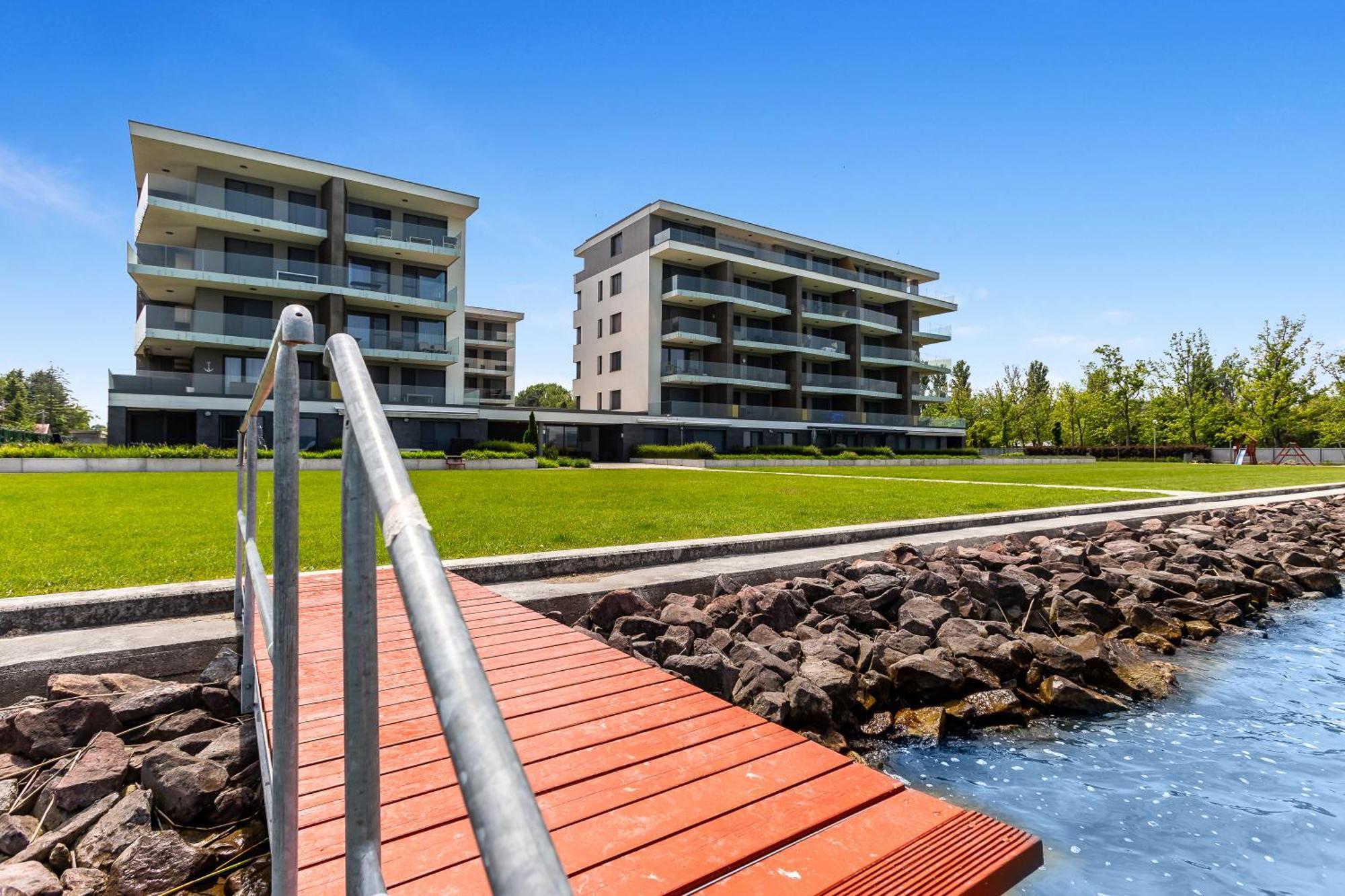Lake Side Luxury Steps To The Lake Lela - Happy Rentals Balatonlelle Eksteriør bilde